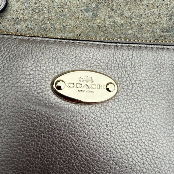EUC Coach Metallic Pebbled Leather Purse Wristlet Taupe Gold - Picture 4 of 7